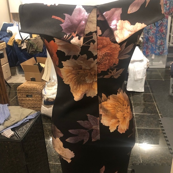 Flowered bodycon dress - Picture 6 of 12